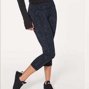 Lululemon Speed Up Crop (21")
Nouveau Mach Blue Black Size 2